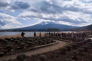 山东动身前往日本！记者向费南多加油，小摩托回复：加油加油~